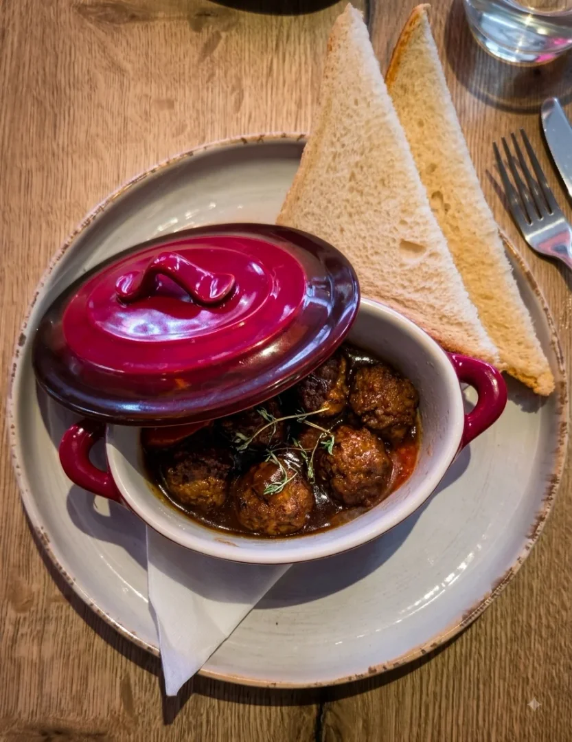Dutch Meatballs in Gravy